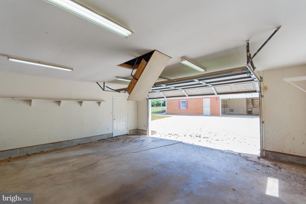 31 LOCUST HILL DRIVE