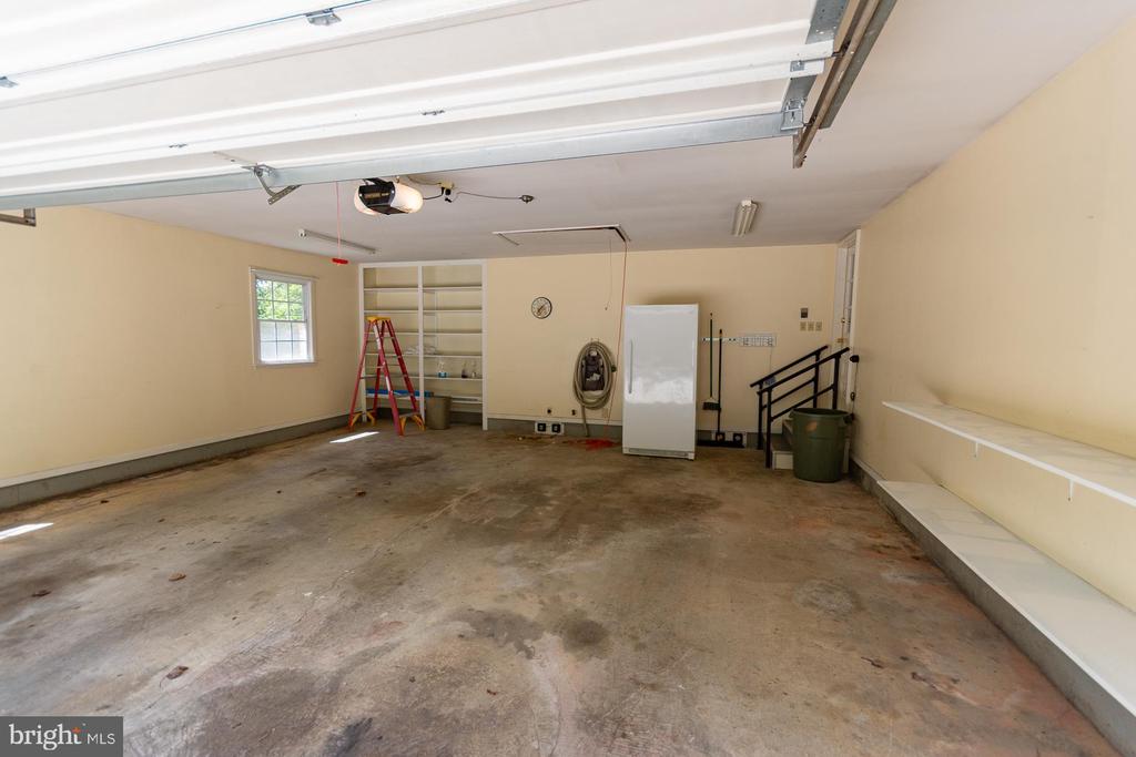 31 LOCUST HILL DRIVE