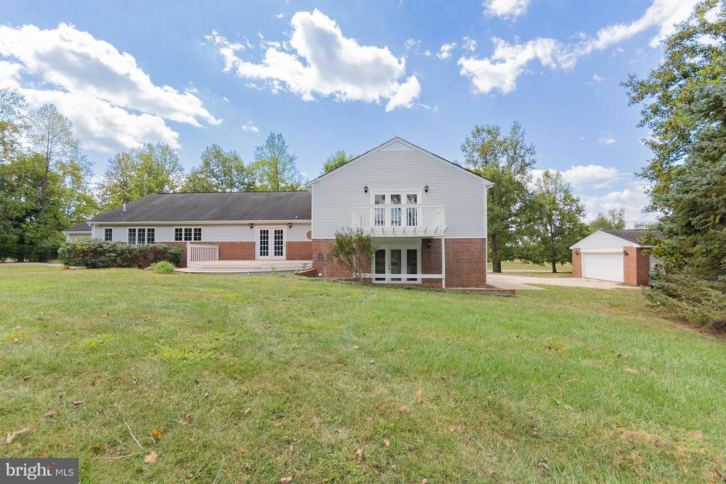 31 LOCUST HILL DRIVE