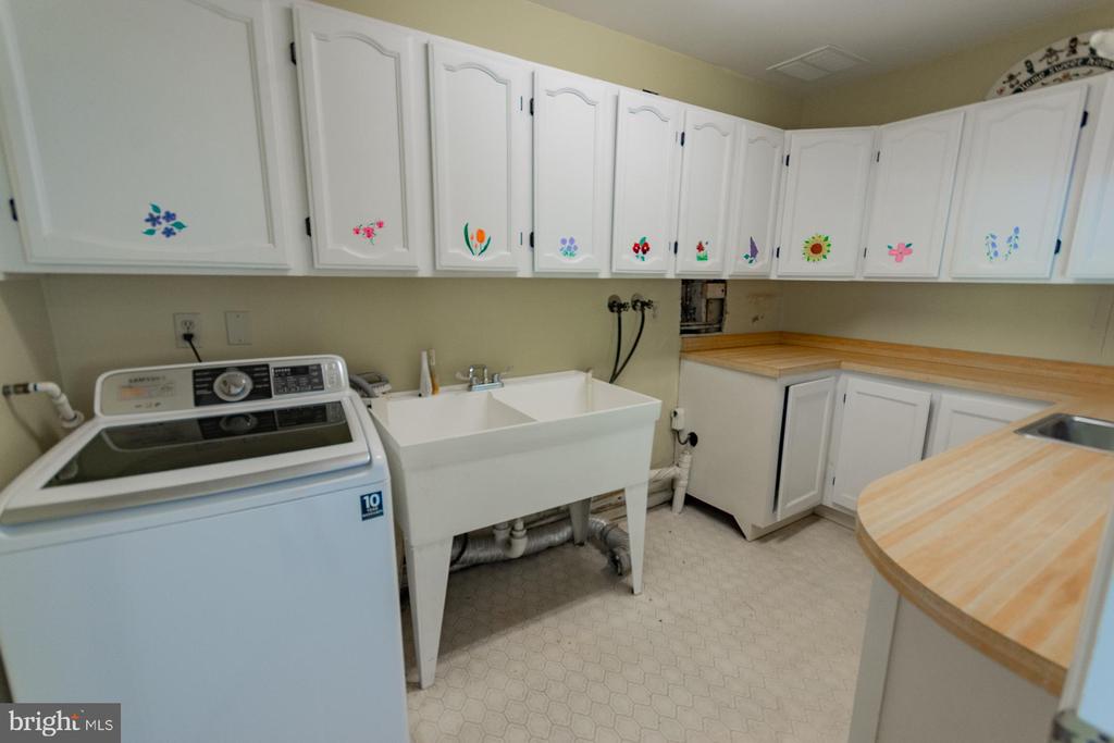 31 LOCUST HILL DRIVE