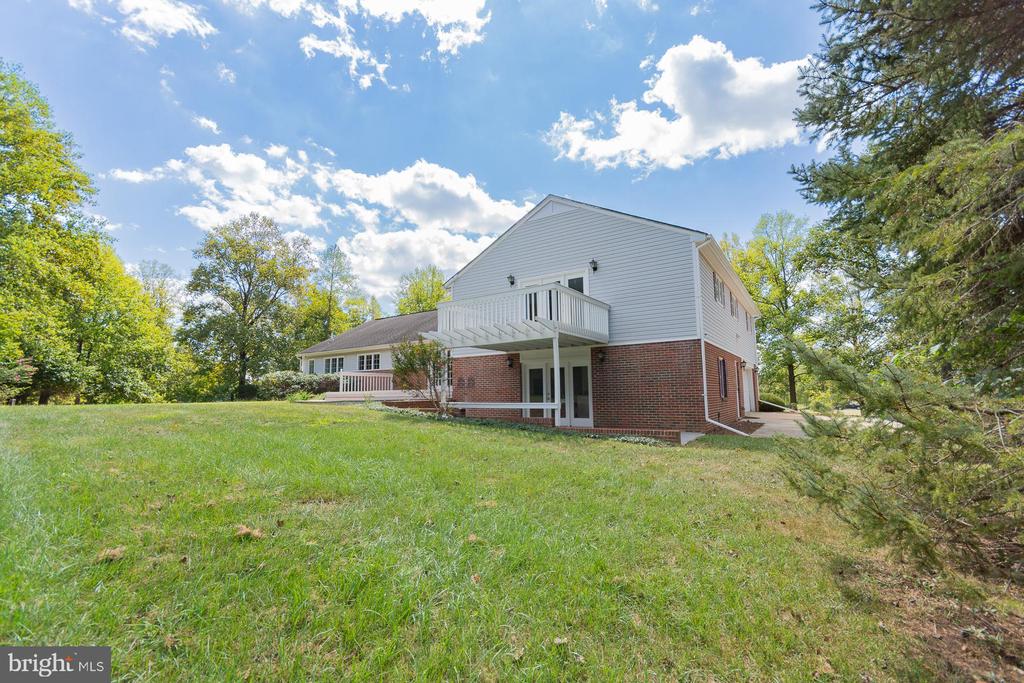 31 LOCUST HILL DRIVE