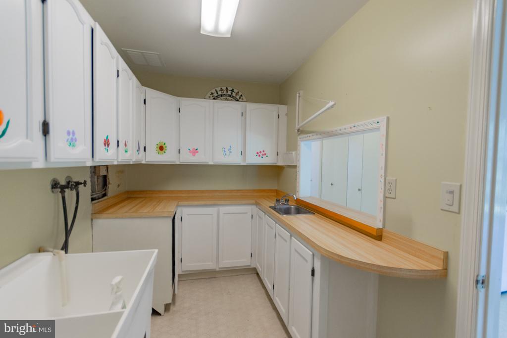 31 LOCUST HILL DRIVE