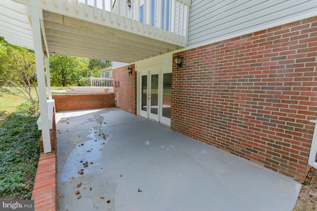 31 LOCUST HILL DRIVE