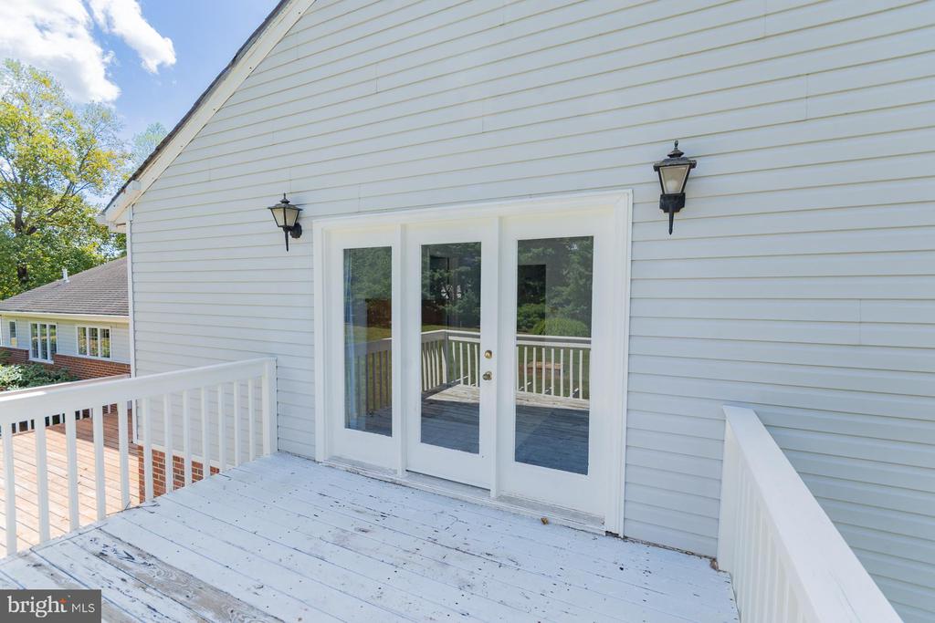 31 LOCUST HILL DRIVE
