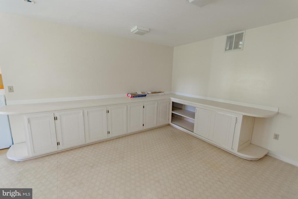 31 LOCUST HILL DRIVE