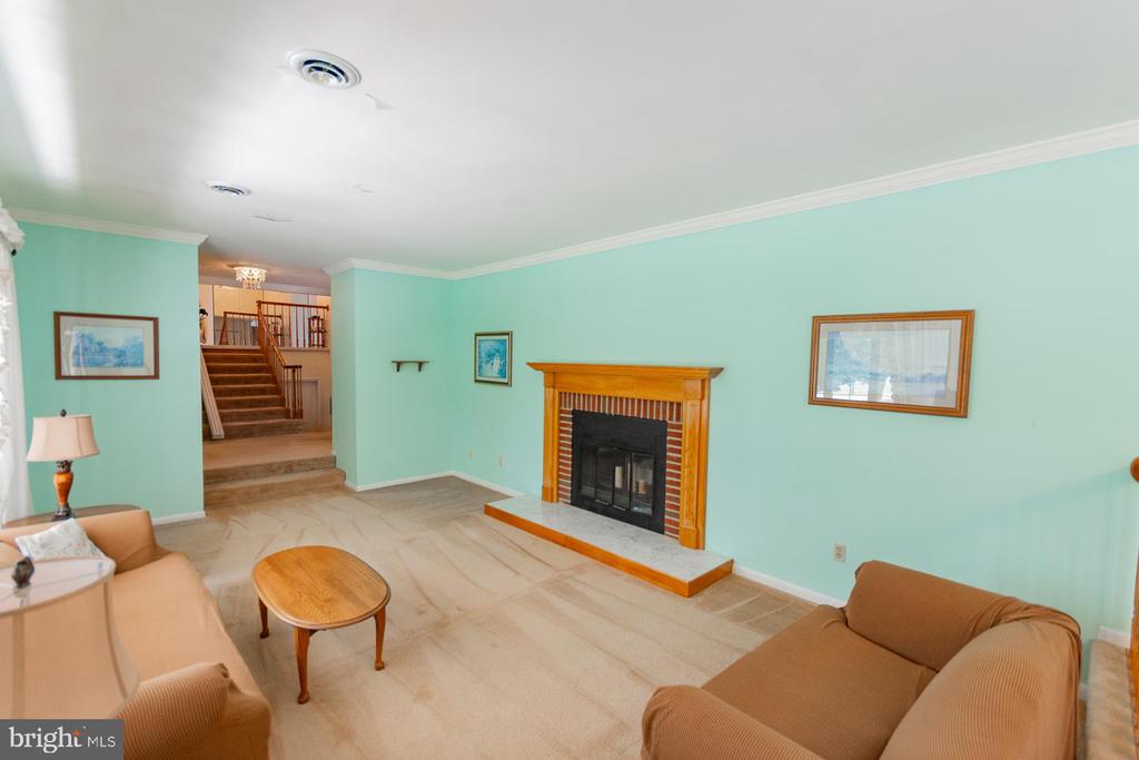 31 LOCUST HILL DRIVE