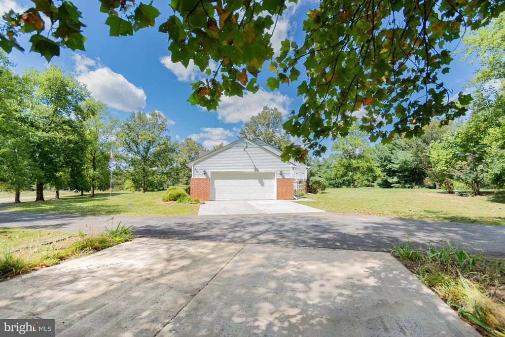 31 LOCUST HILL DRIVE