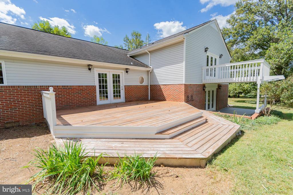 31 LOCUST HILL DRIVE