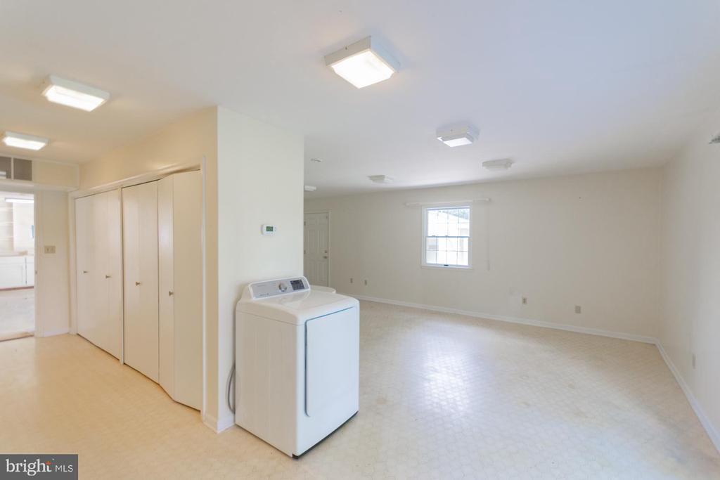 31 LOCUST HILL DRIVE