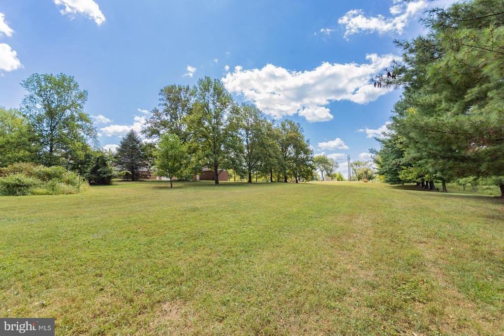 31 LOCUST HILL DRIVE