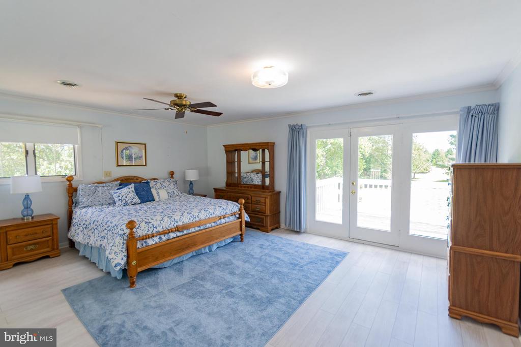 31 LOCUST HILL DRIVE