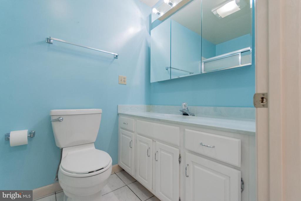 31 LOCUST HILL DRIVE