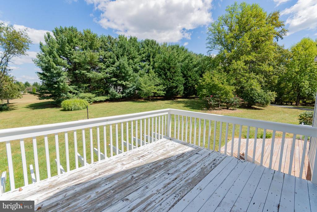 31 LOCUST HILL DRIVE