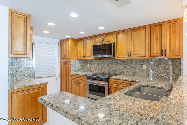 1095 N Highway A1a 502