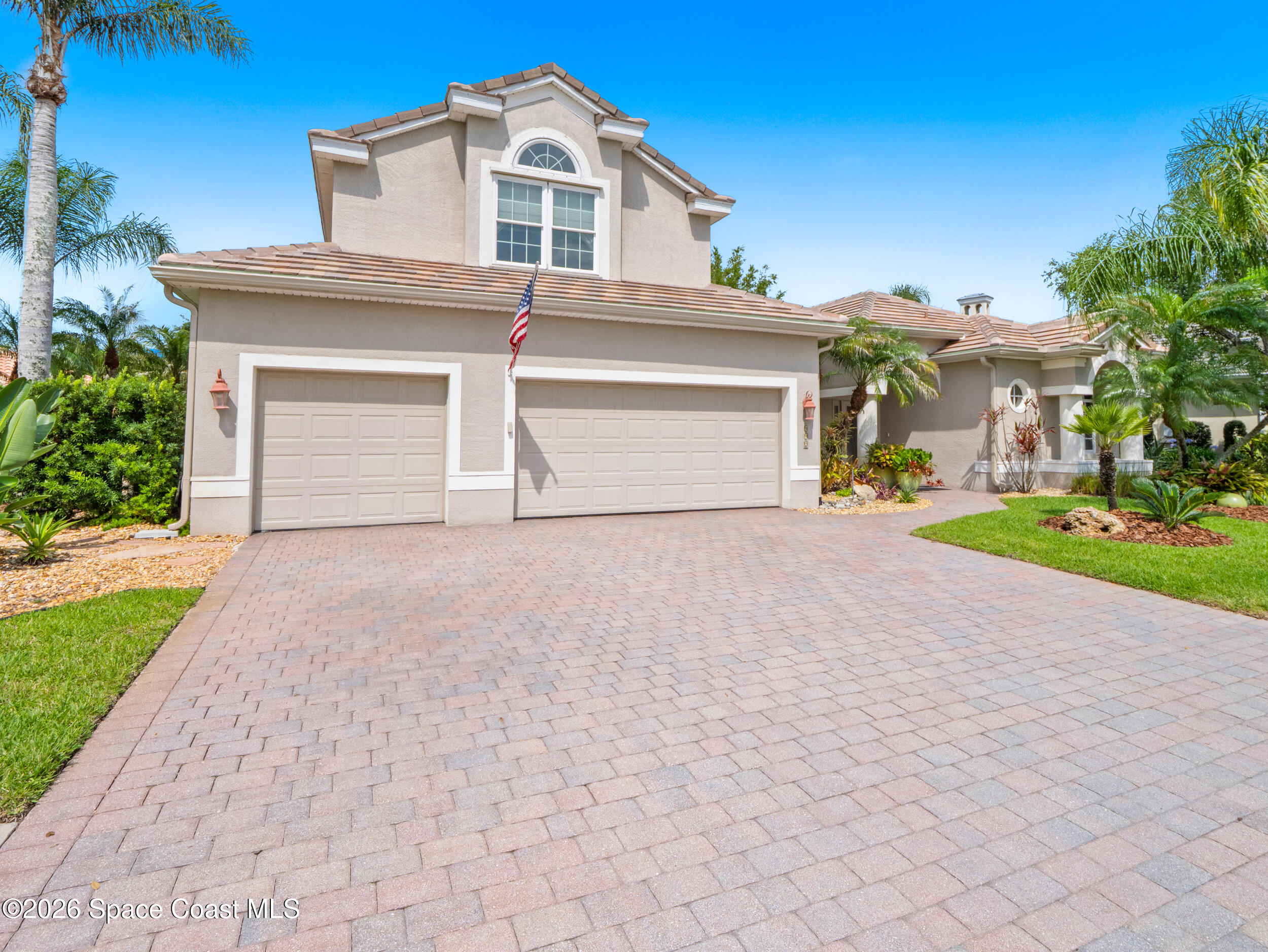 992 Balmoral Way