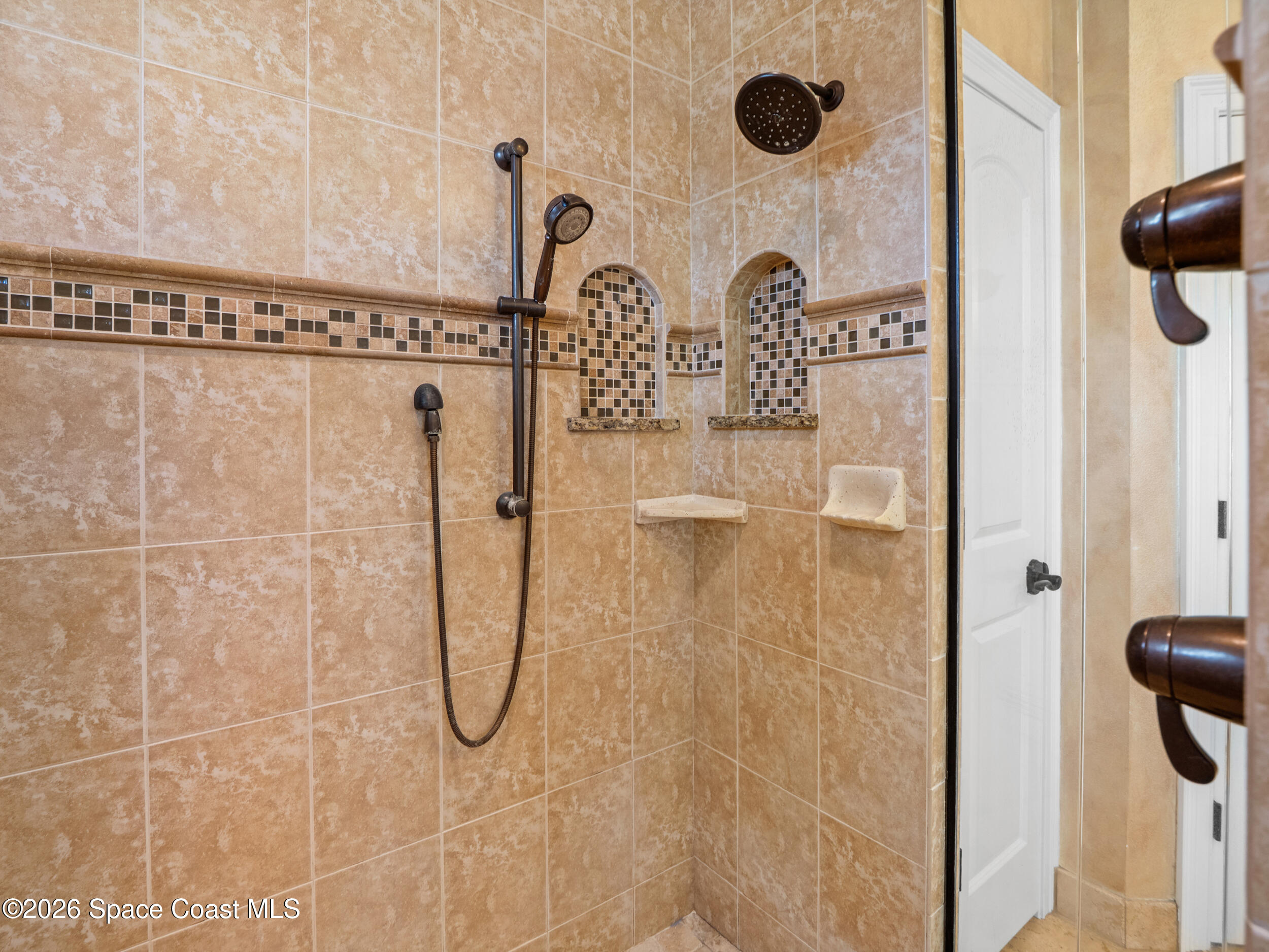 992 Balmoral Way