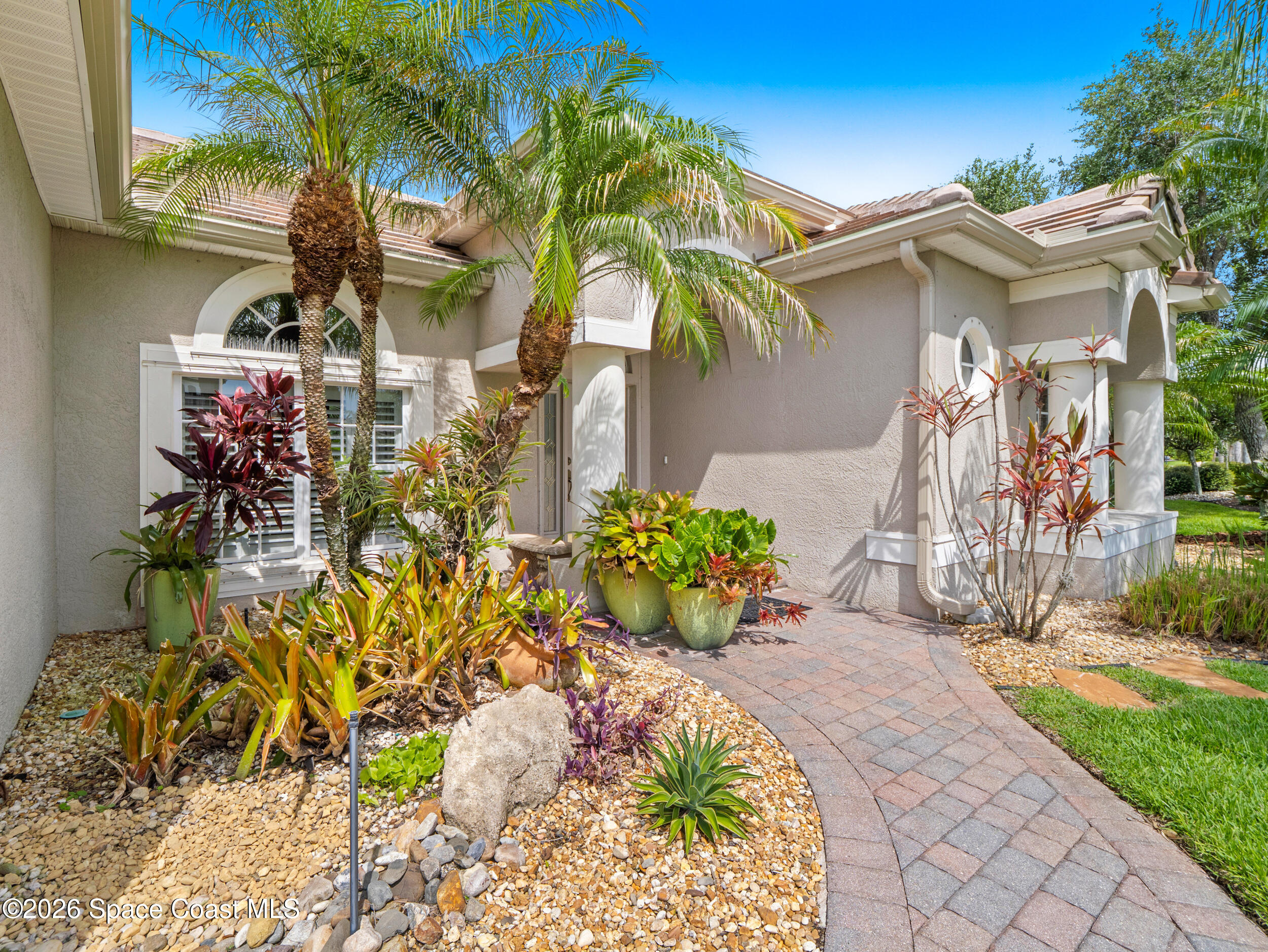 992 Balmoral Way