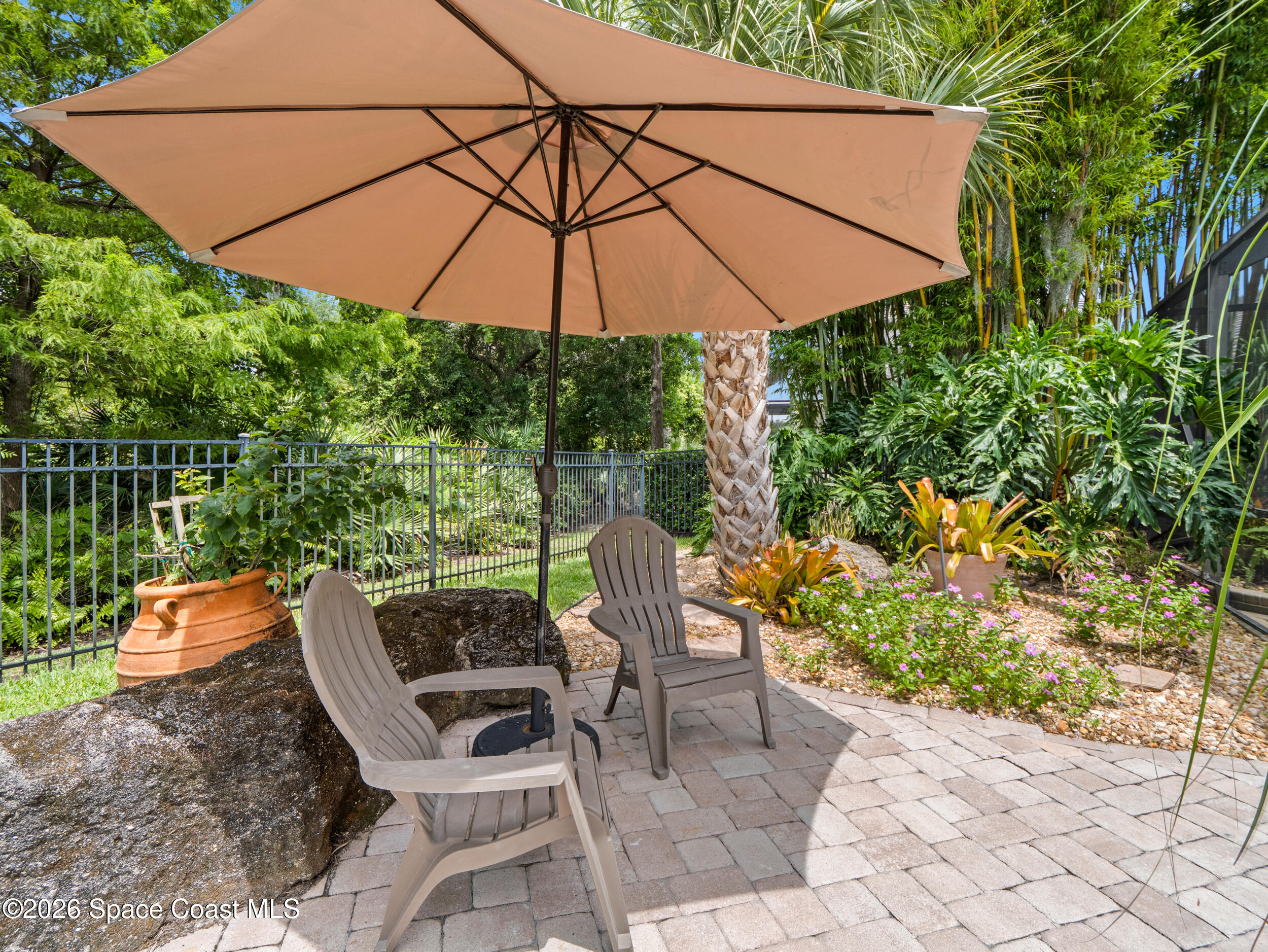 992 Balmoral Way