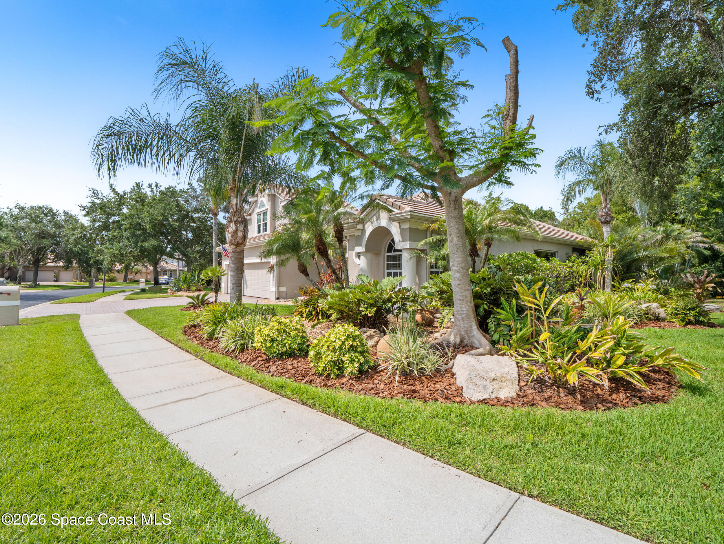992 Balmoral Way