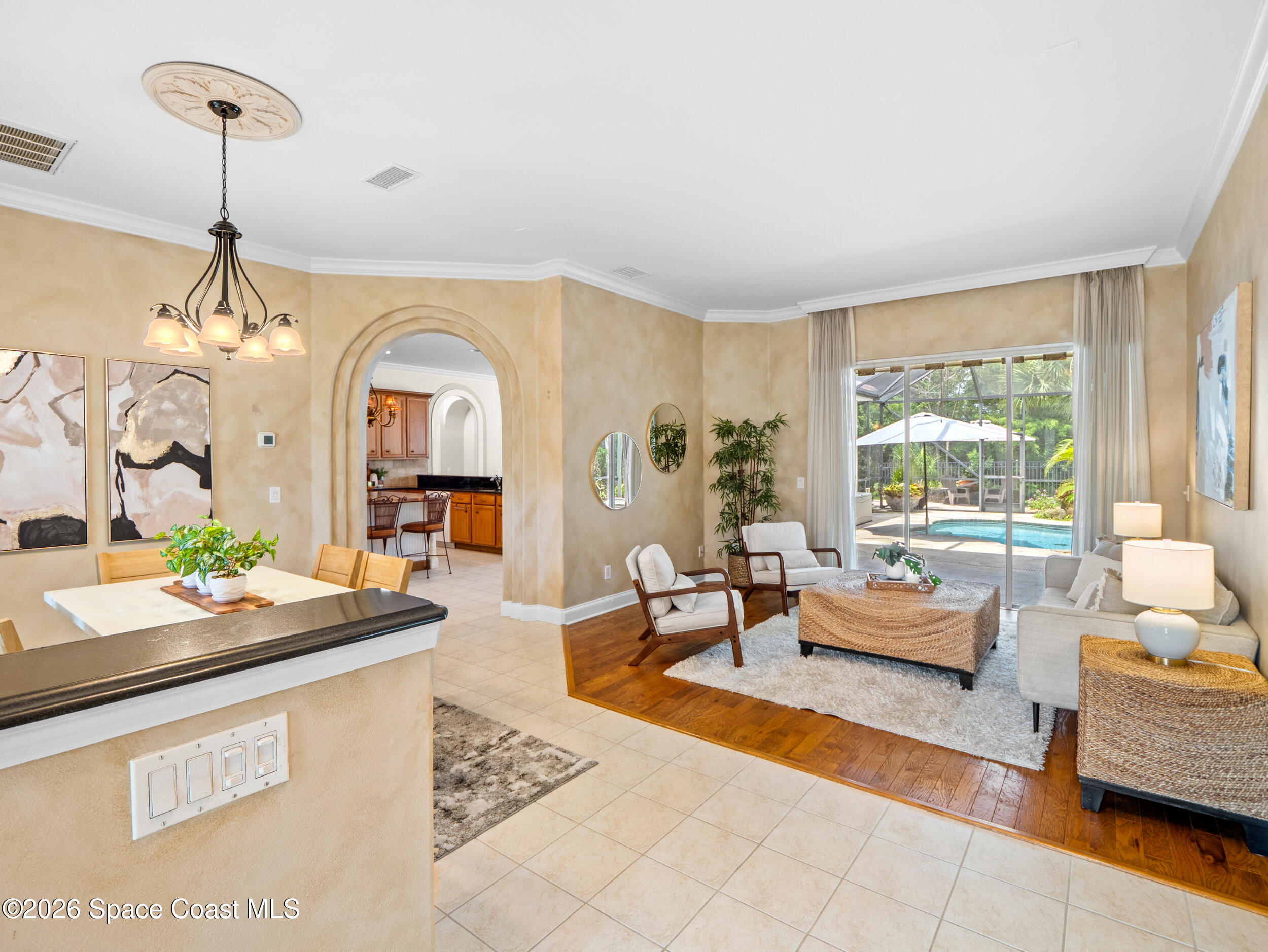 992 Balmoral Way