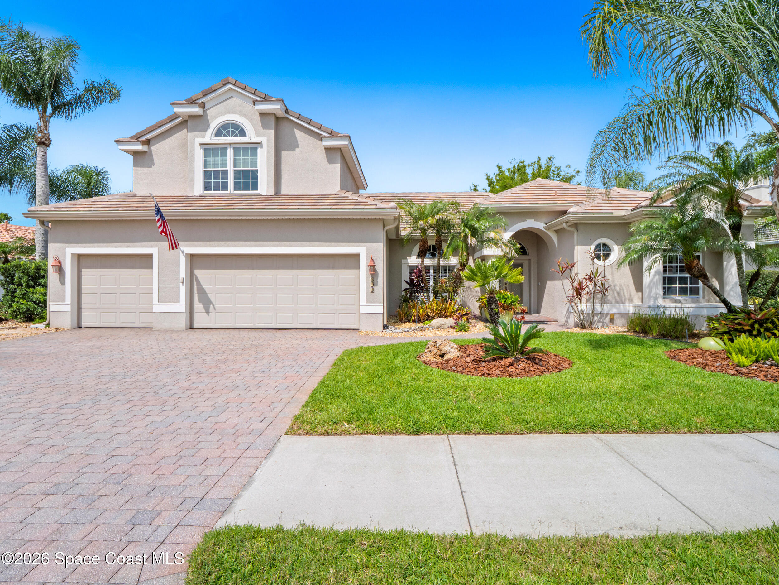 992 Balmoral Way