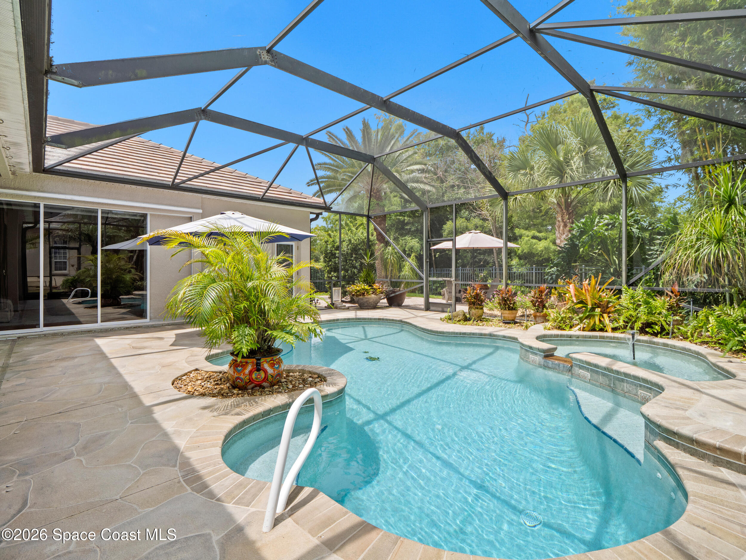 992 Balmoral Way