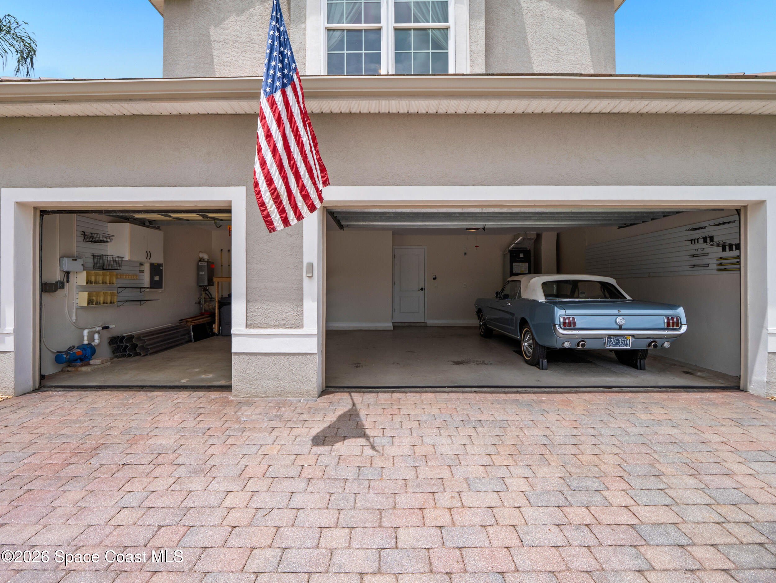 992 Balmoral Way
