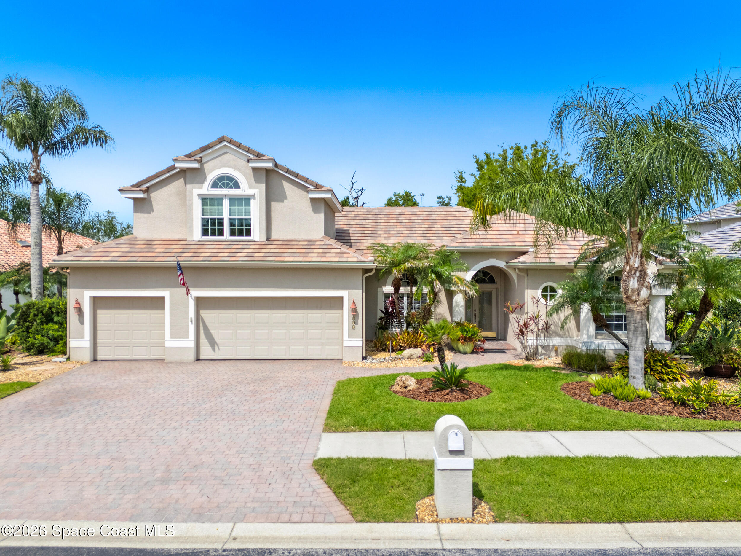 992 Balmoral Way