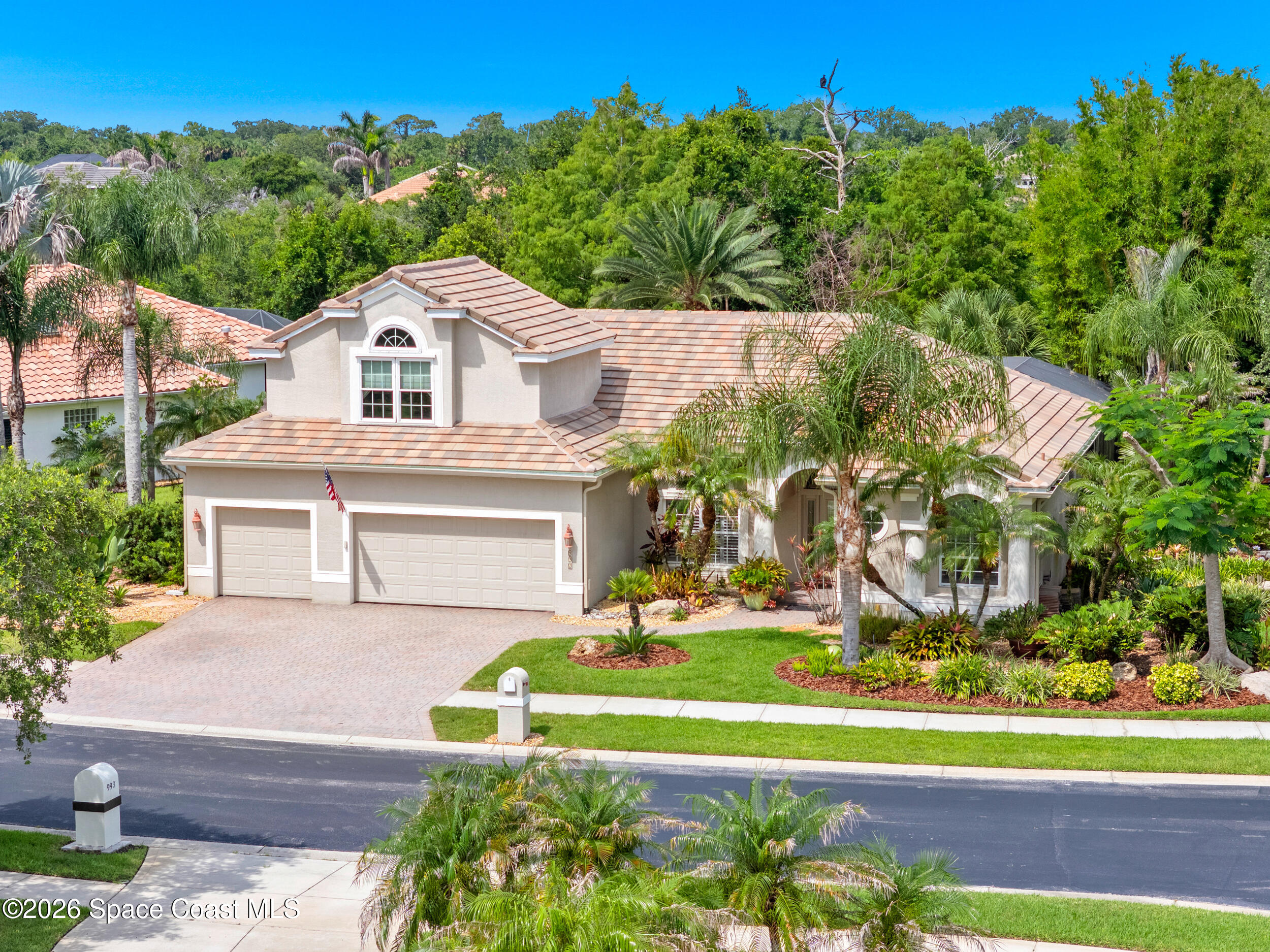 992 Balmoral Way