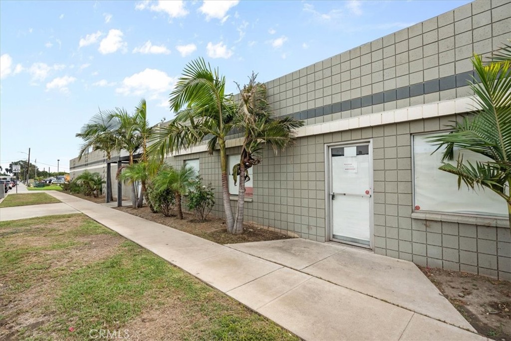 491 W Rialto Ave