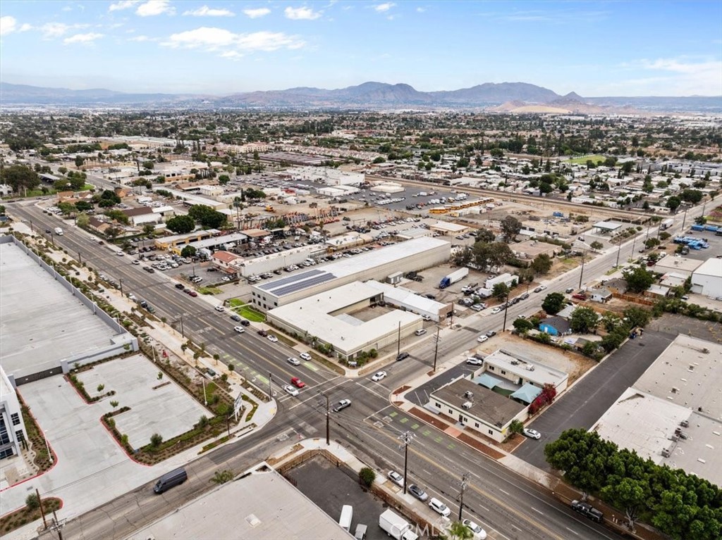 491 W Rialto Ave