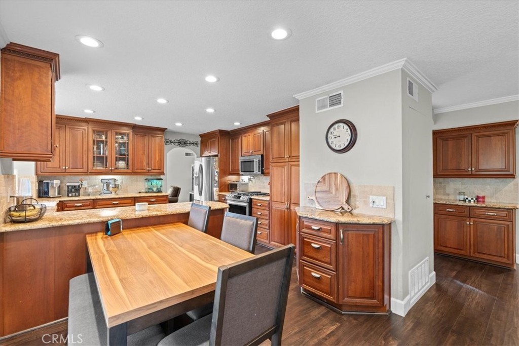 1646 Glenwood