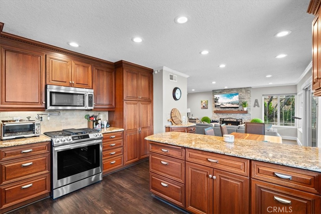 1646 Glenwood