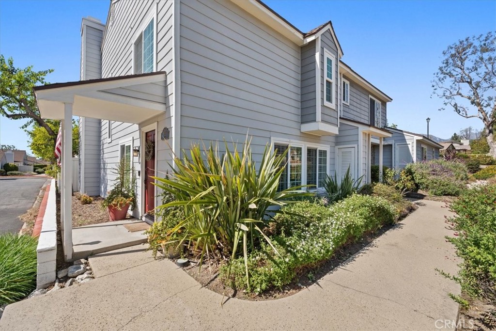 1691 N Mountain