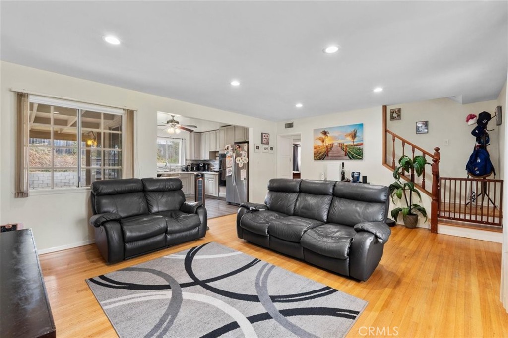 1858 E Edgecomb Street
