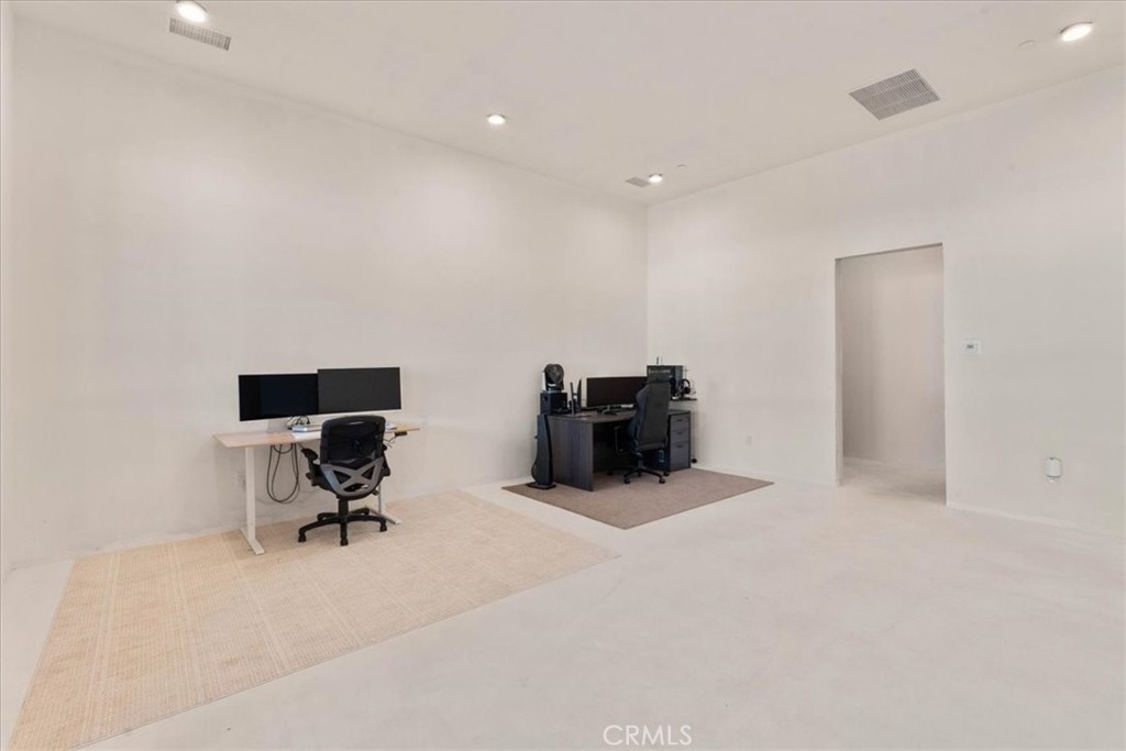 255 W 21st Street