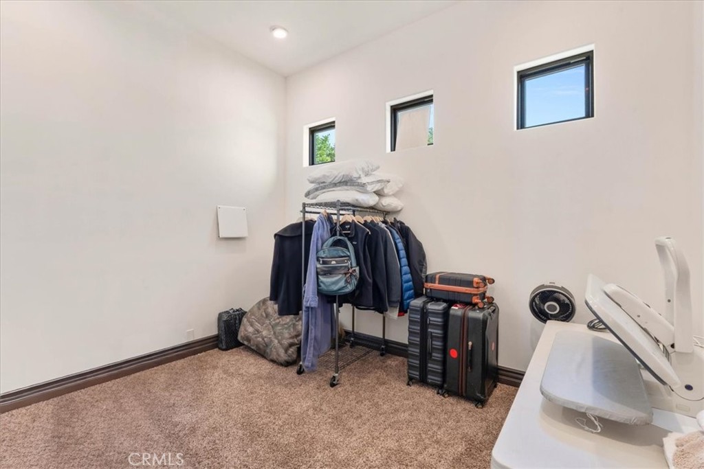 255 W 21st Street