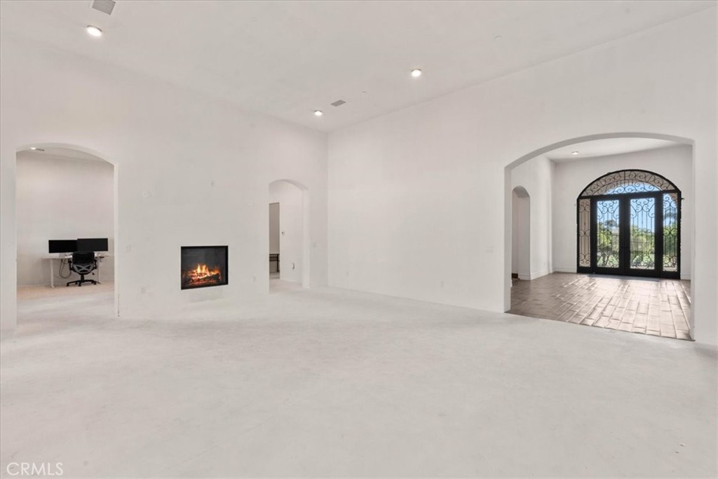 255 W 21st Street