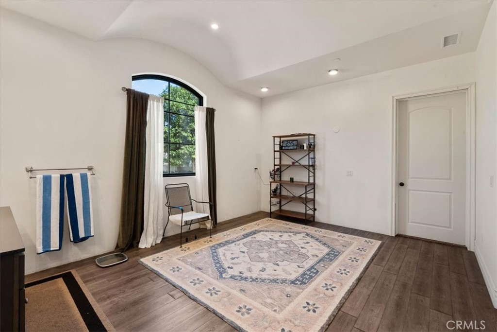 255 W 21st Street