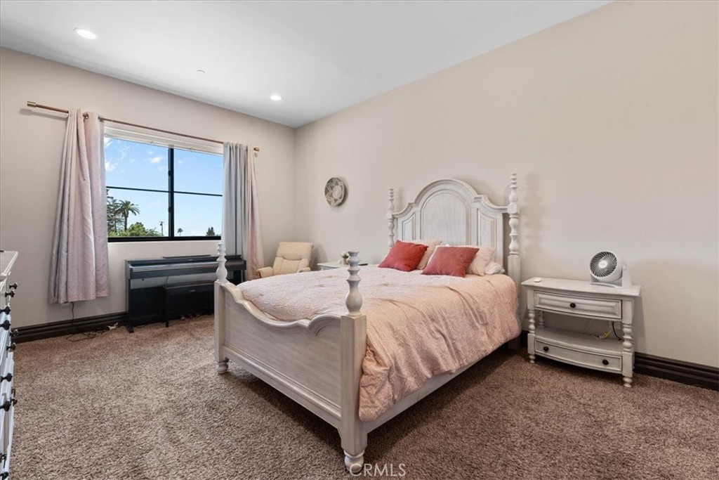 255 W 21st Street