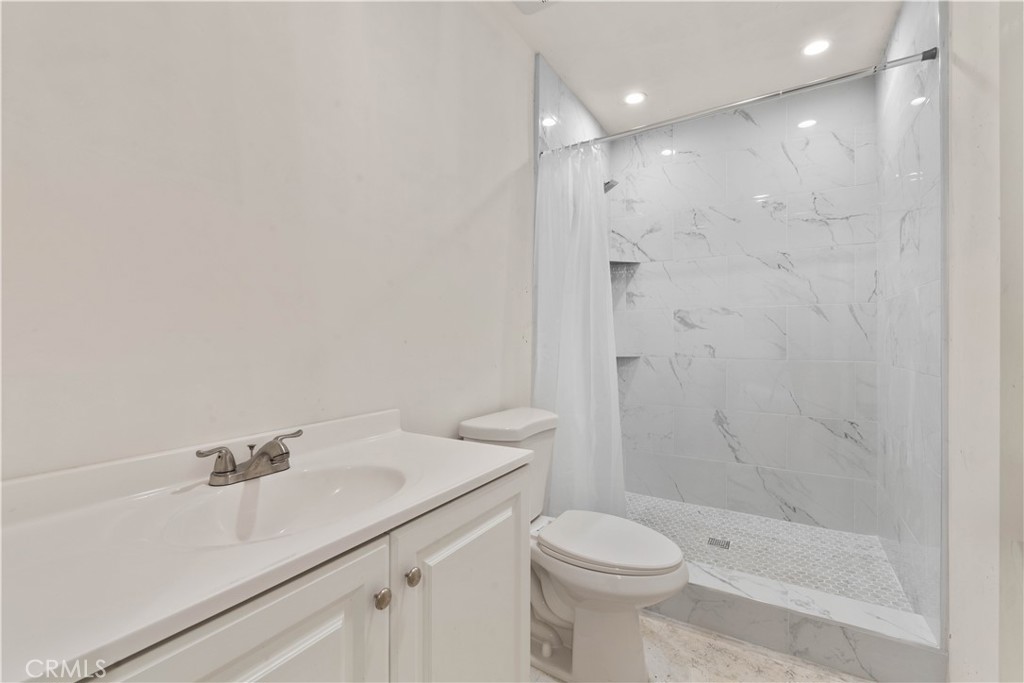 255 W 21st Street