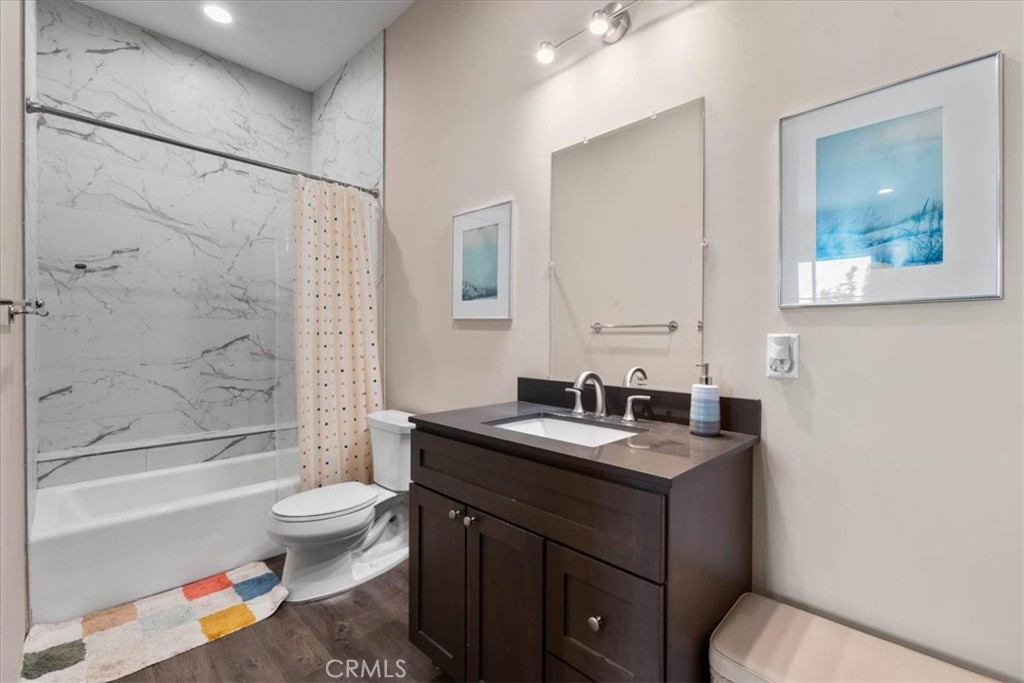 255 W 21st Street