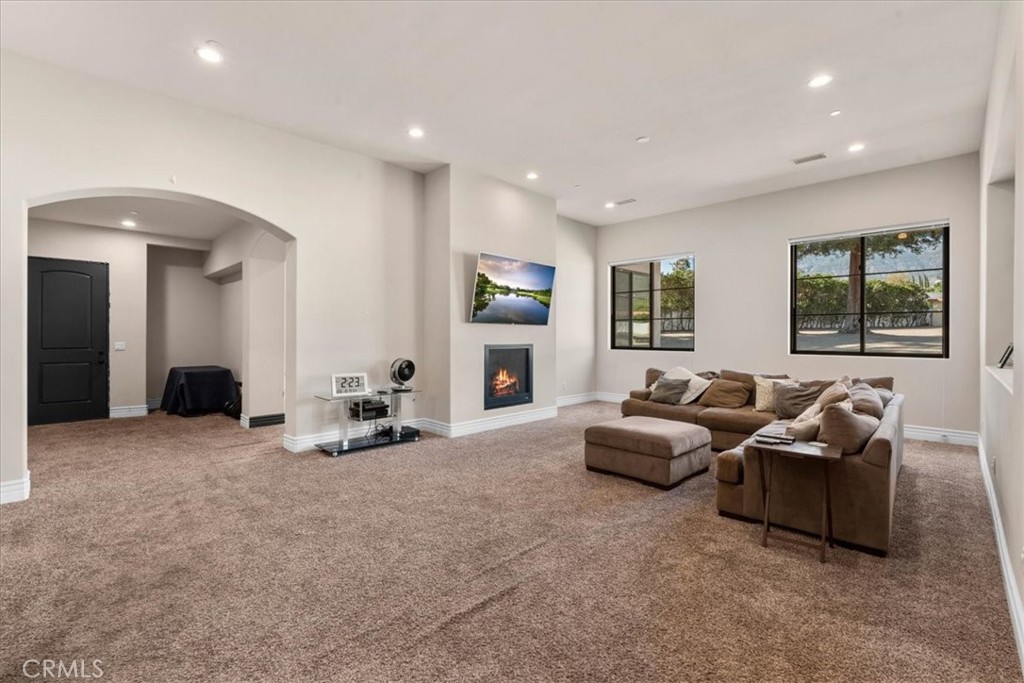 255 W 21st Street