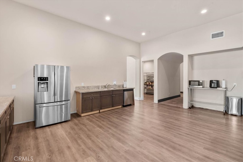 255 W 21st Street