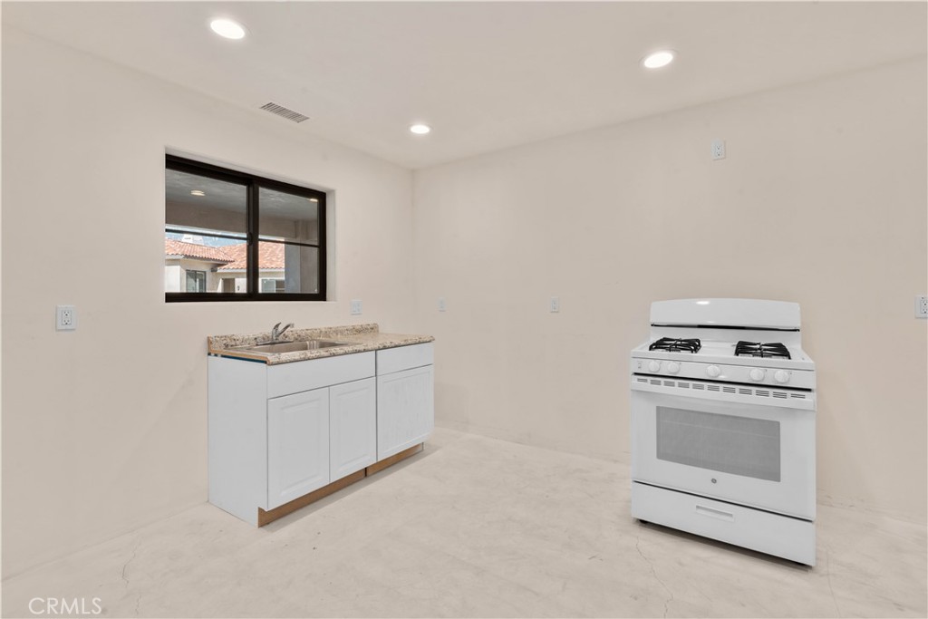 255 W 21st Street