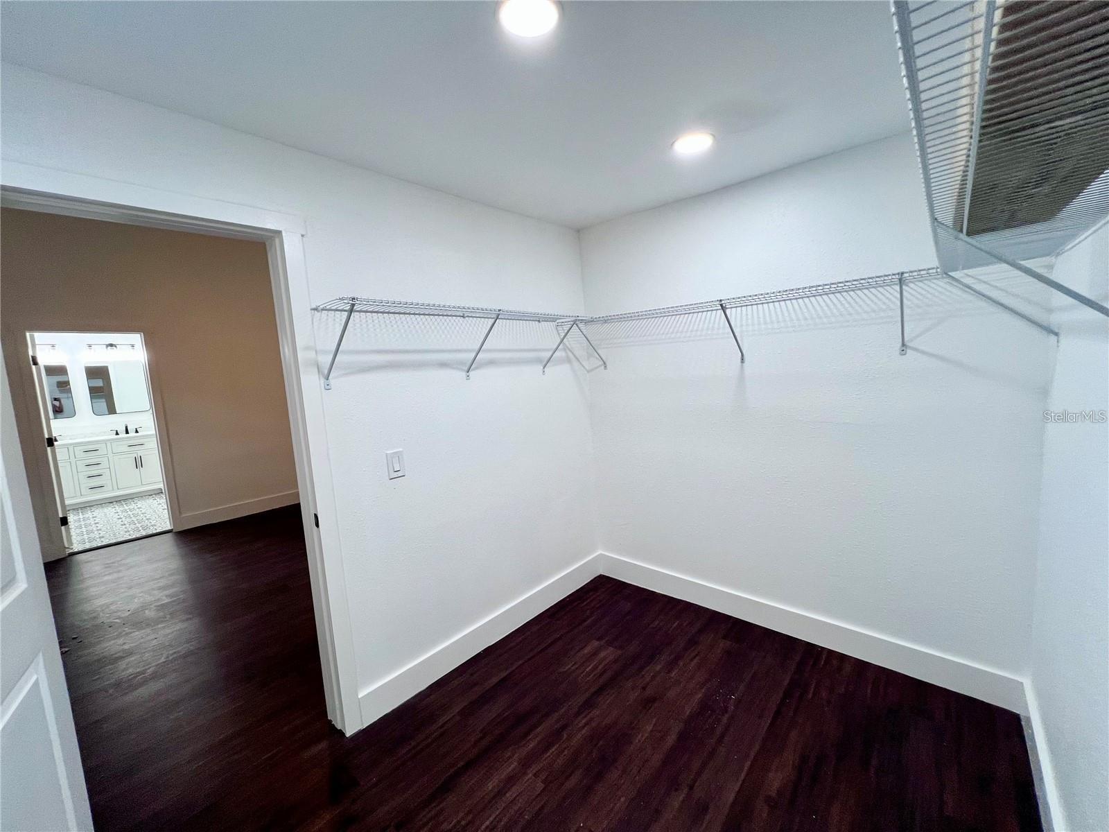 1109 E 32ND AVE