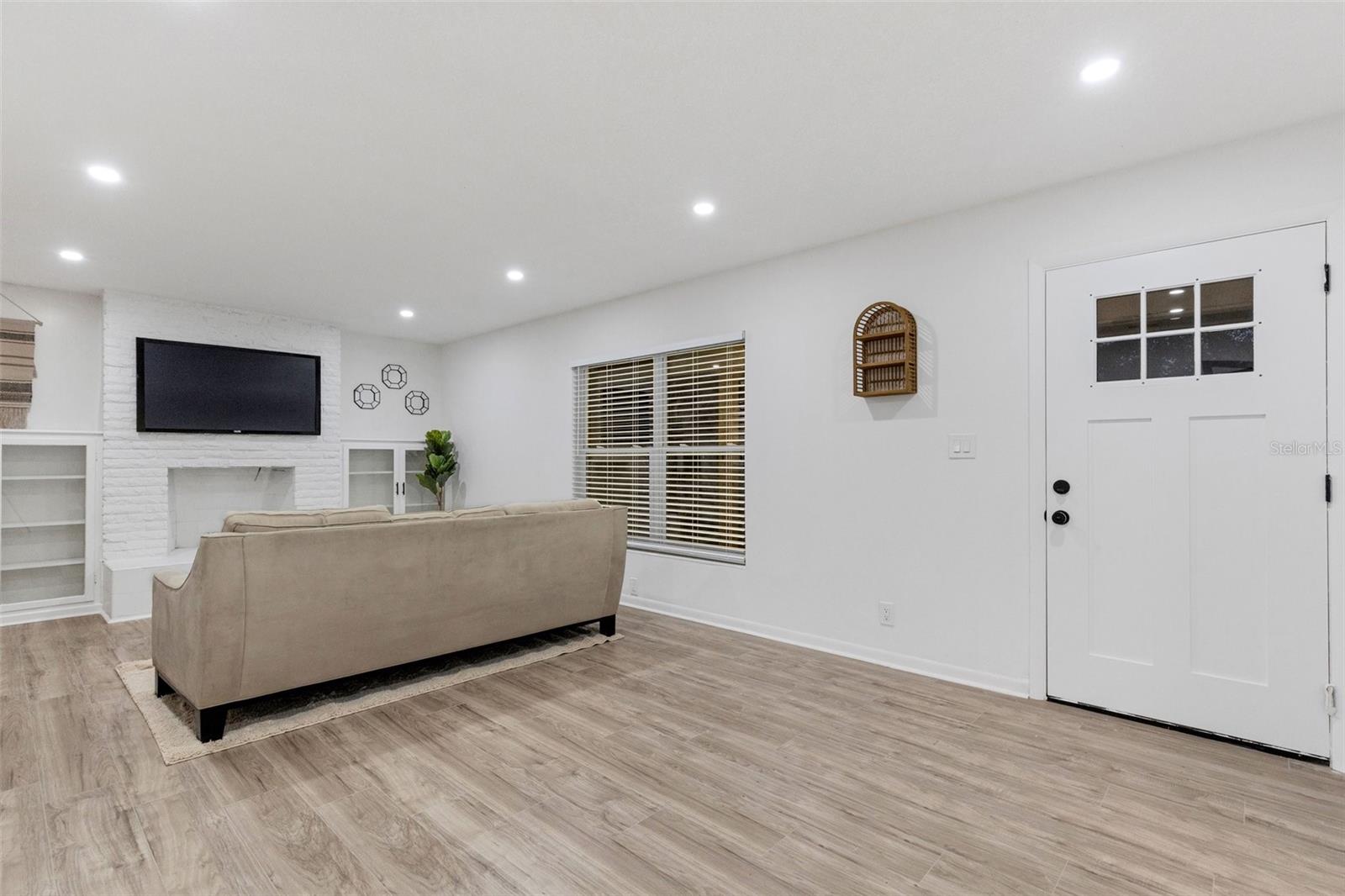 375 ROOSEVELT AVENUE