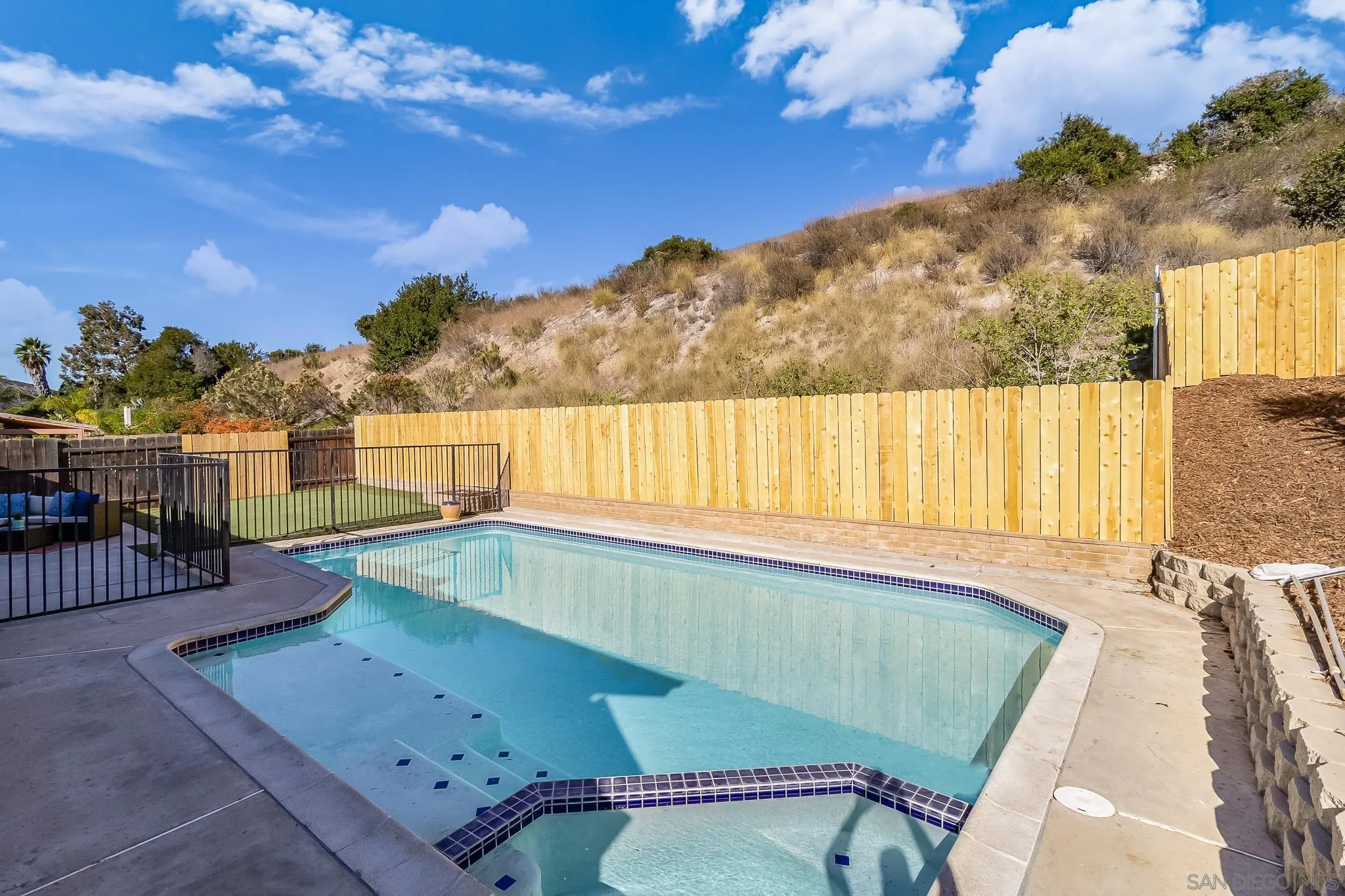7707 Hillandale Dr