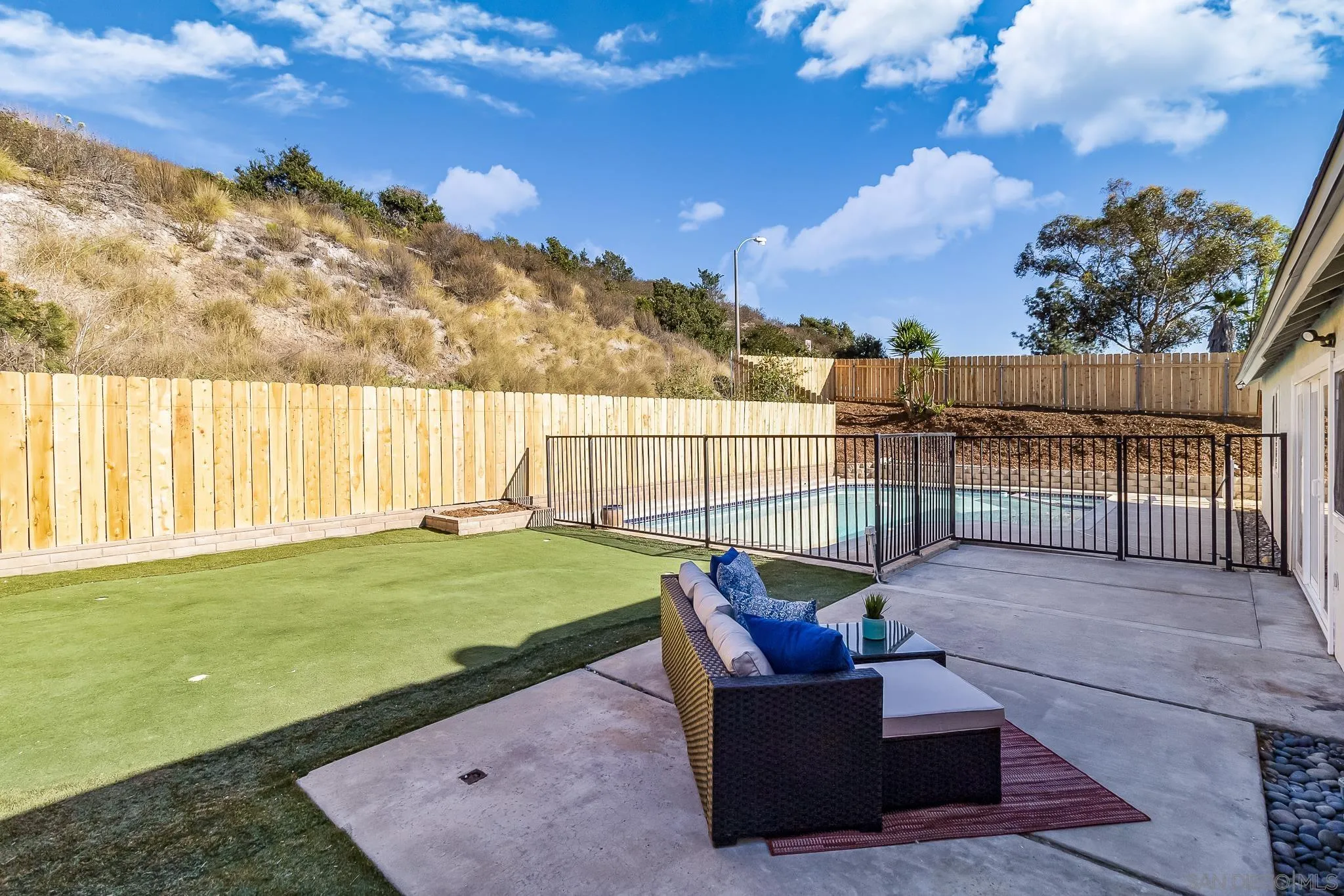 7707 Hillandale Dr
