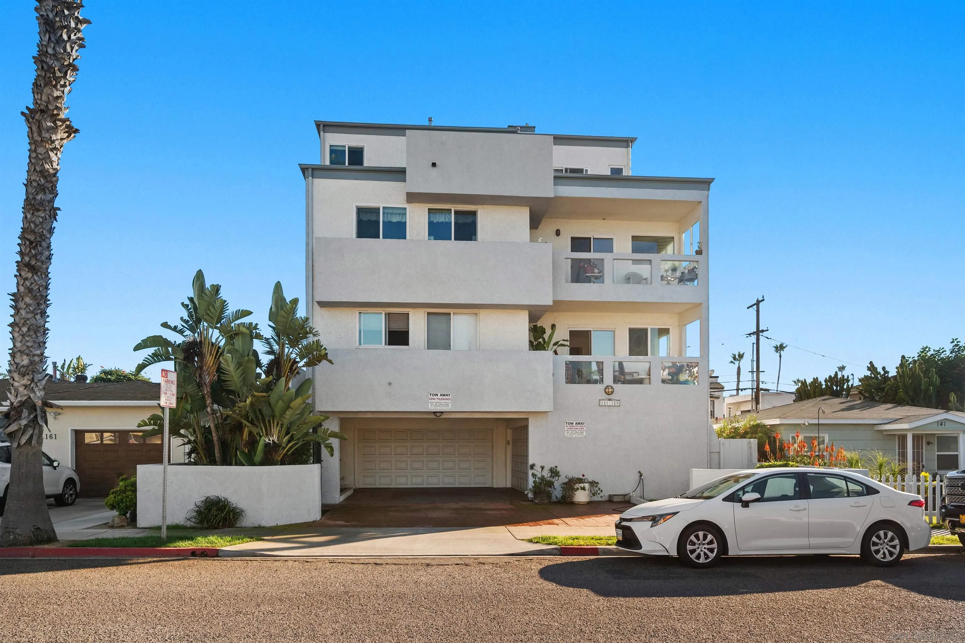 155 Ebony Ave